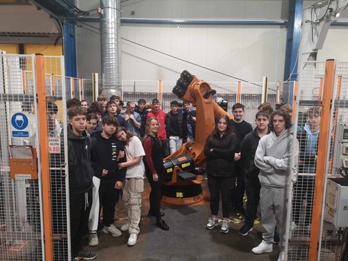 10.K a KUKA Robotics gyárban Taksonyban.